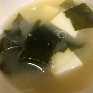 ねぎと豆腐とわかめの味噌汁